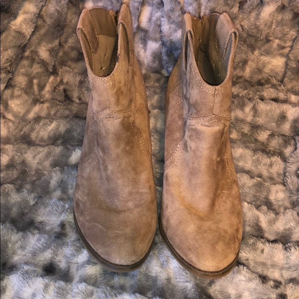 8.5 Booties
